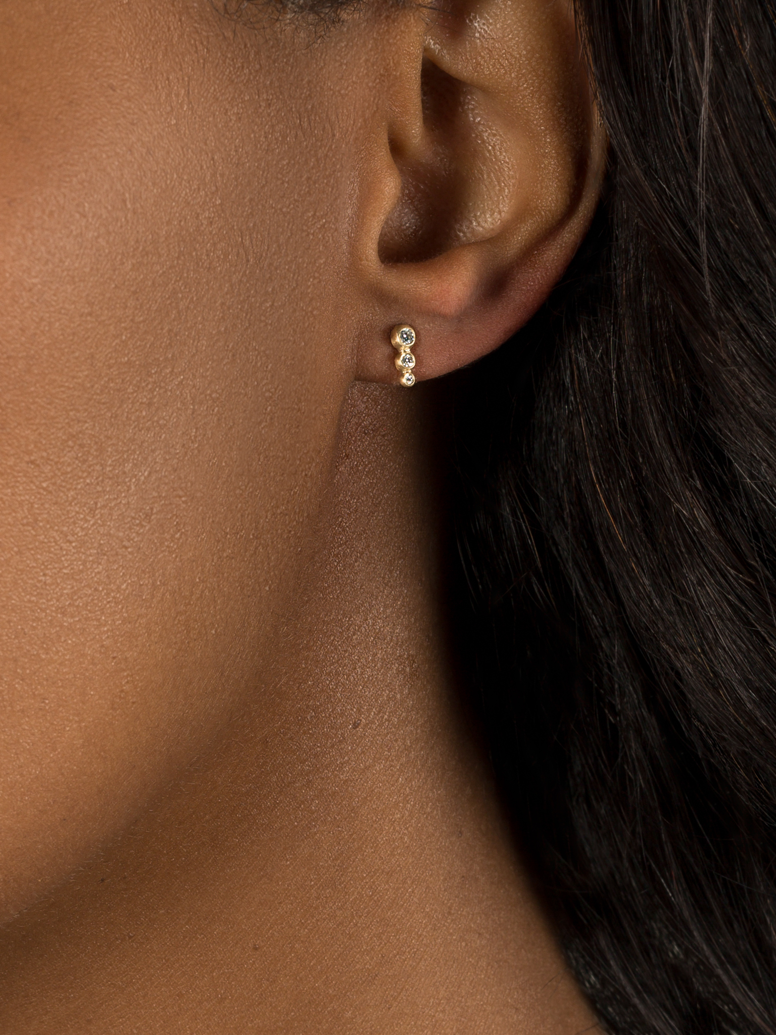 Graduated granule + diamond studs