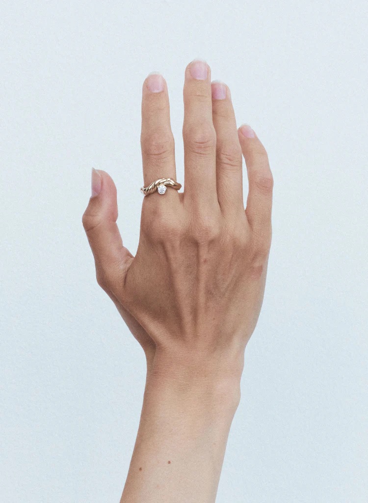 Curva grande diamond ring