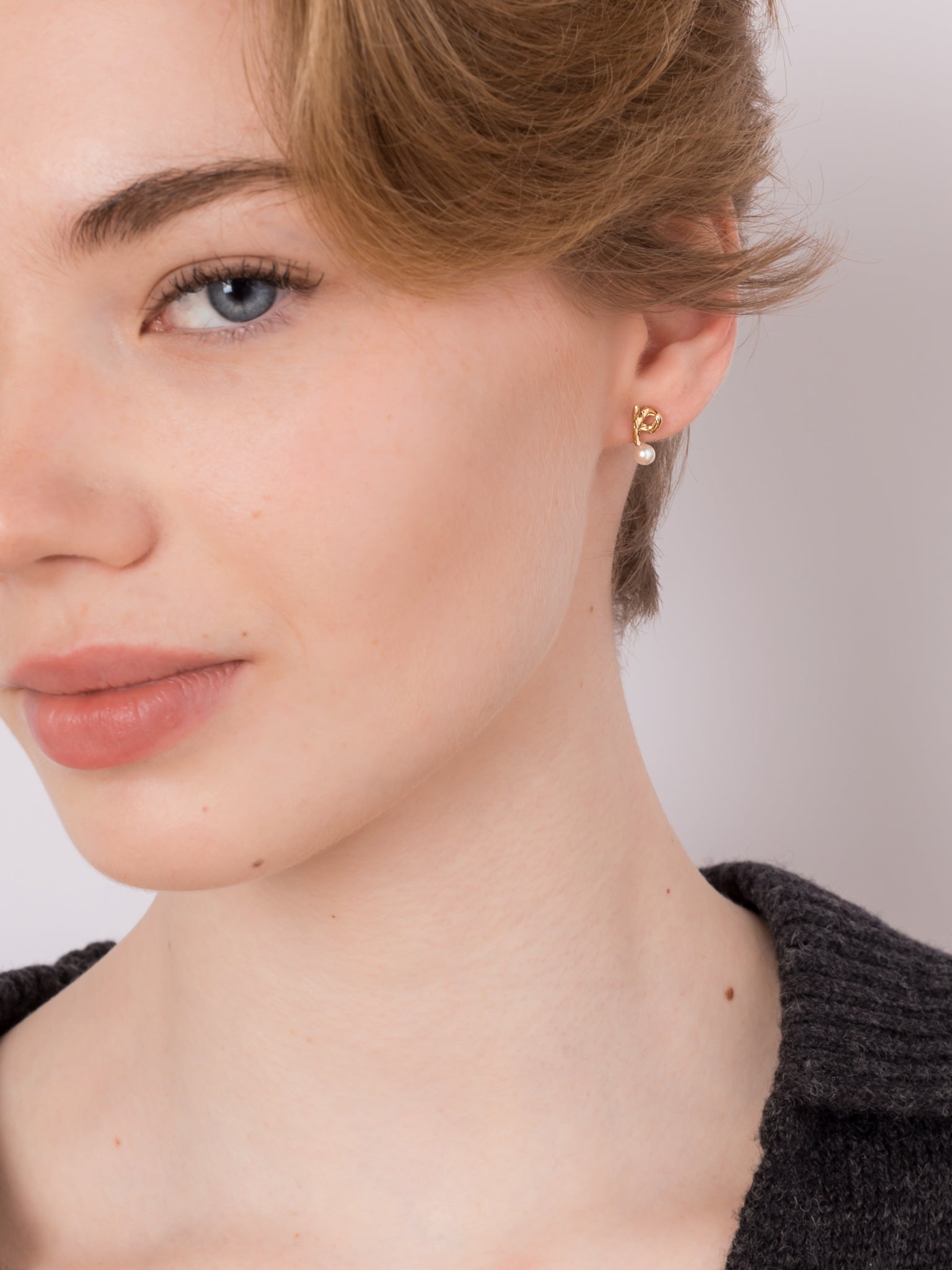 Twig pearl earring