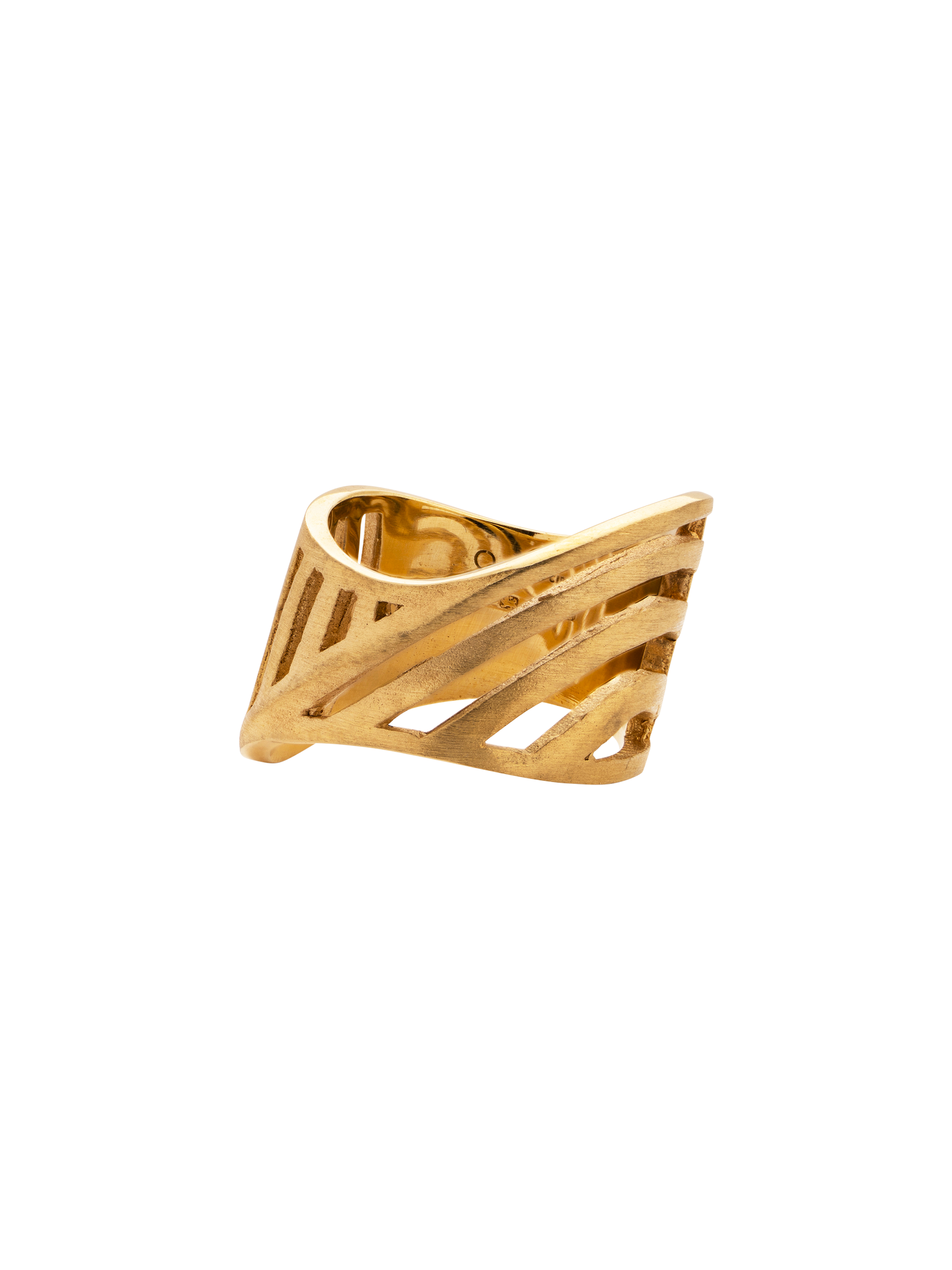 Sharch cut out ring gold