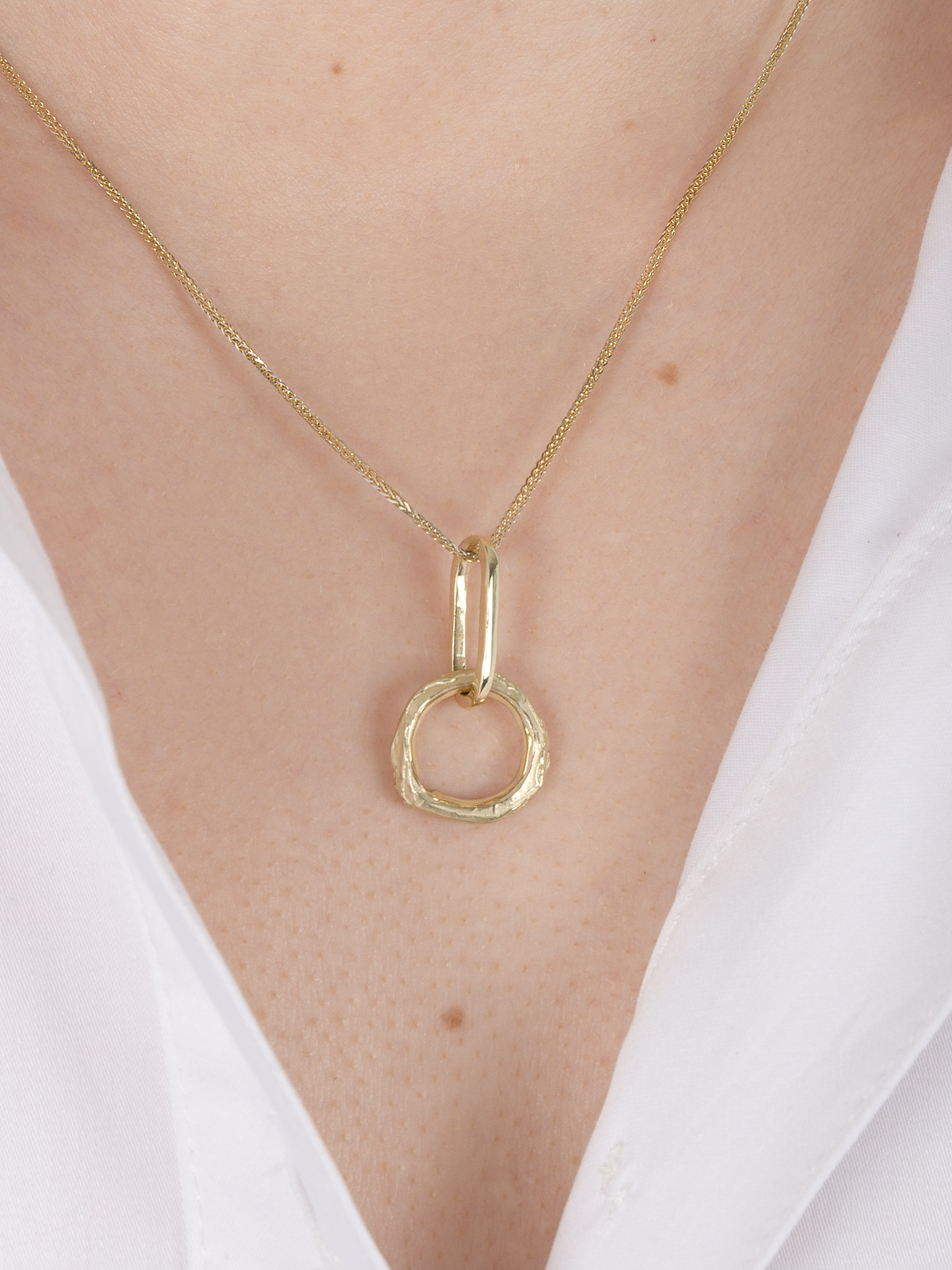 Lava the circle necklace