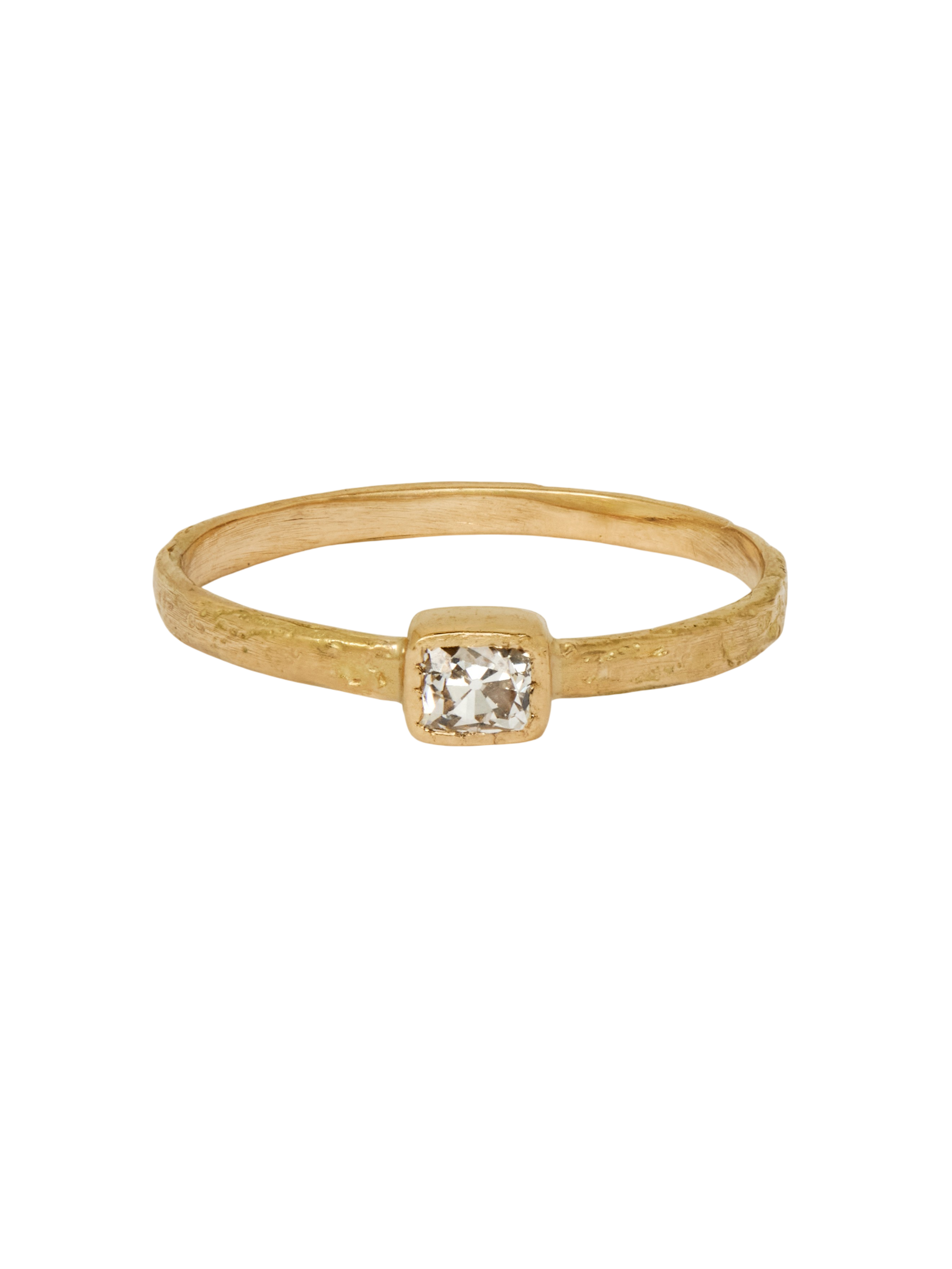 Mon Chéri Hammered Ring with an Old-Cut Cushion 0,29cts Diamond