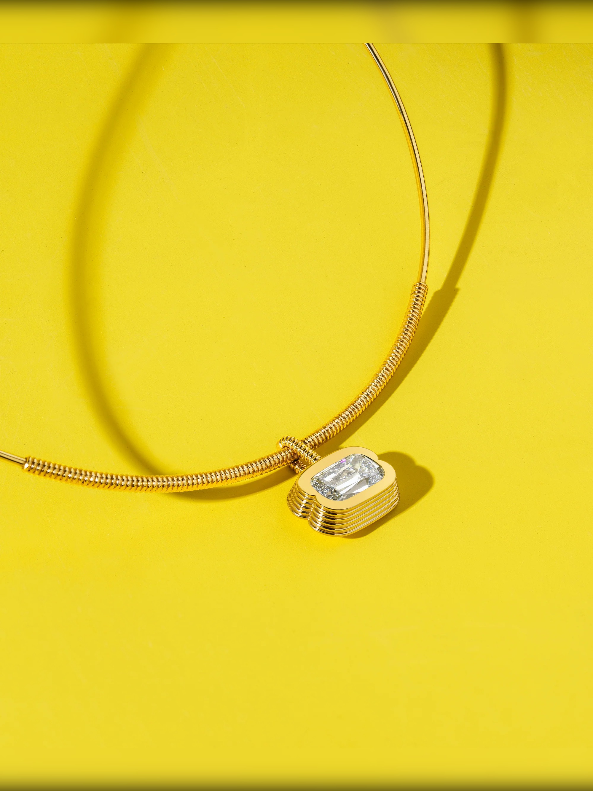 Delta Pendant & Collar