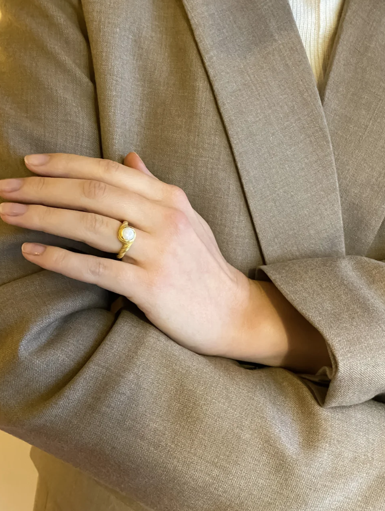 Sun opal ring