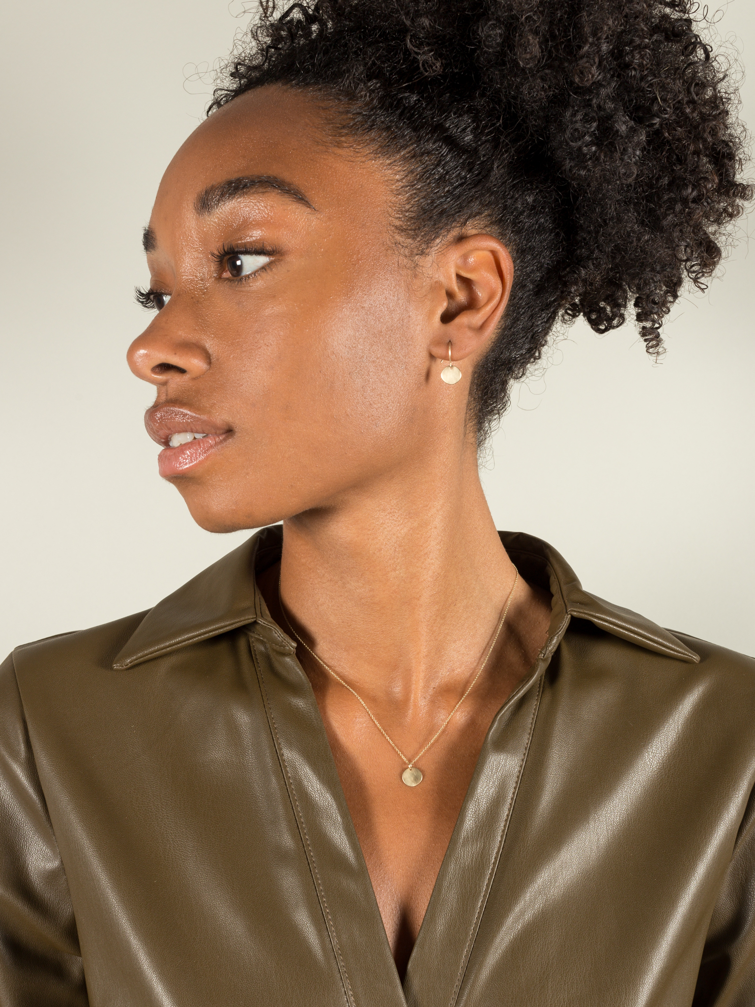 Pure disc hook earrings