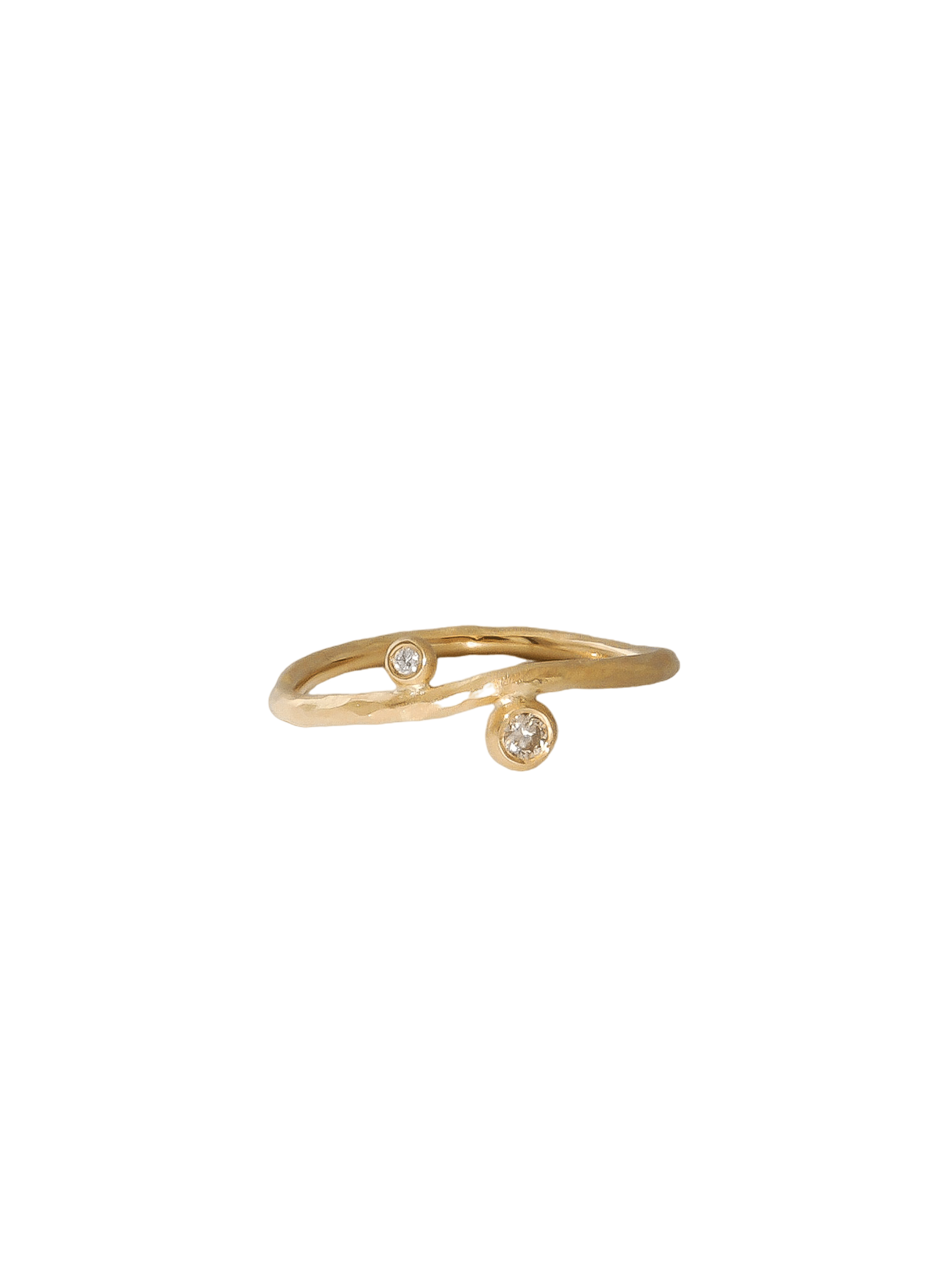 Textured gold ring with diamonds 