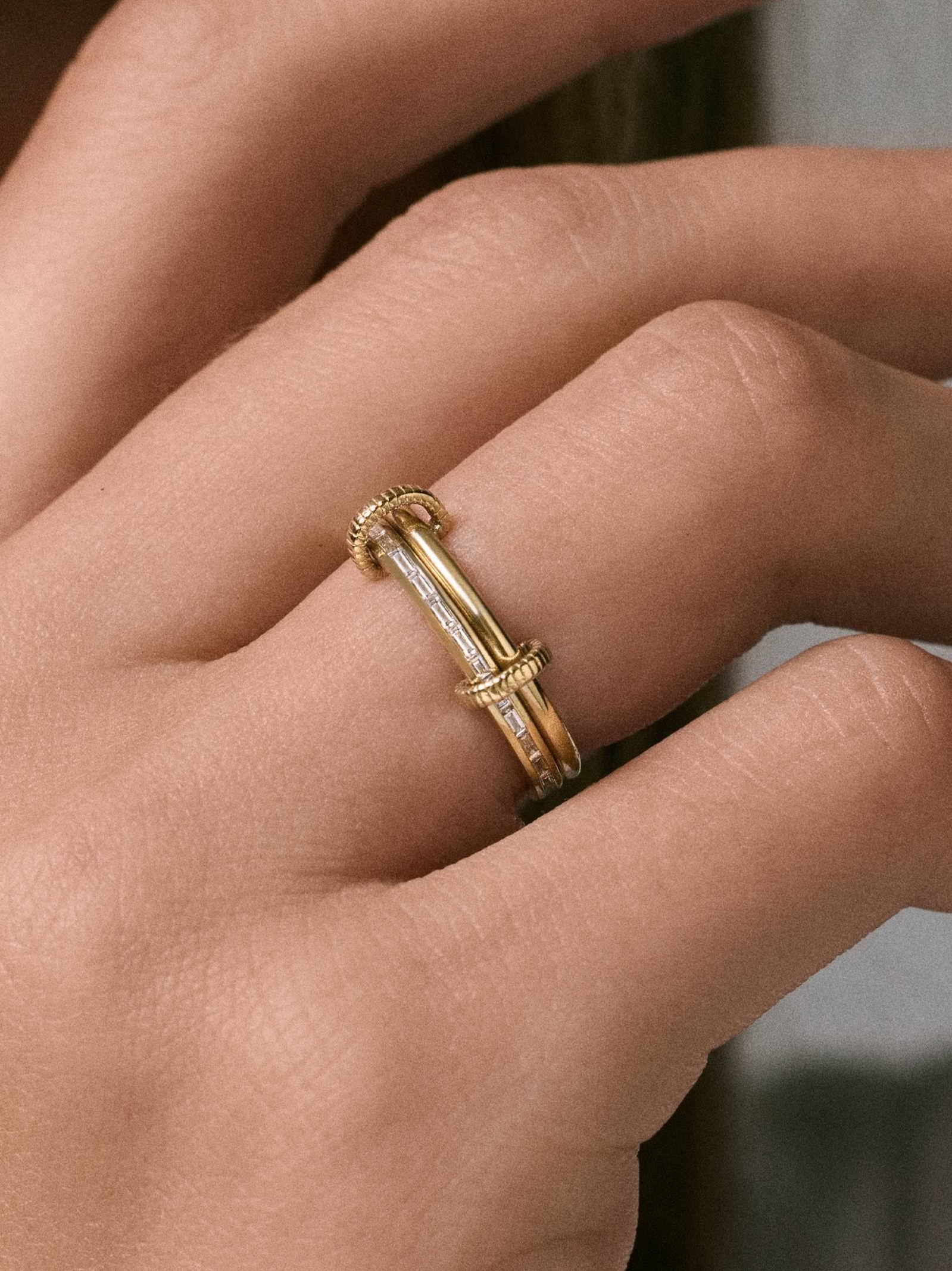 Donna Linked Baguette Band Ring