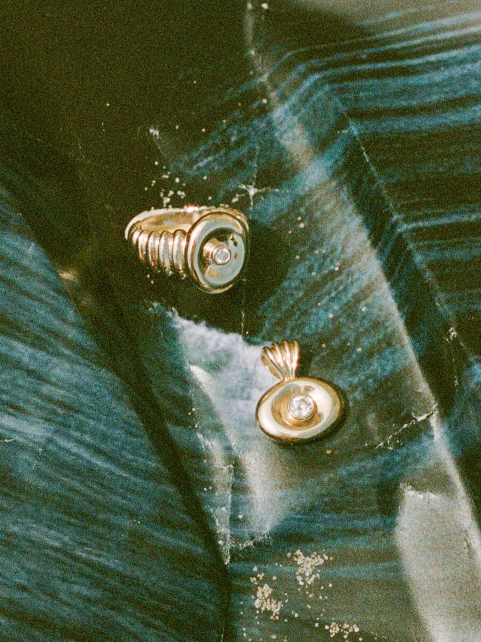 Osla Oval Signet Ring Diamond