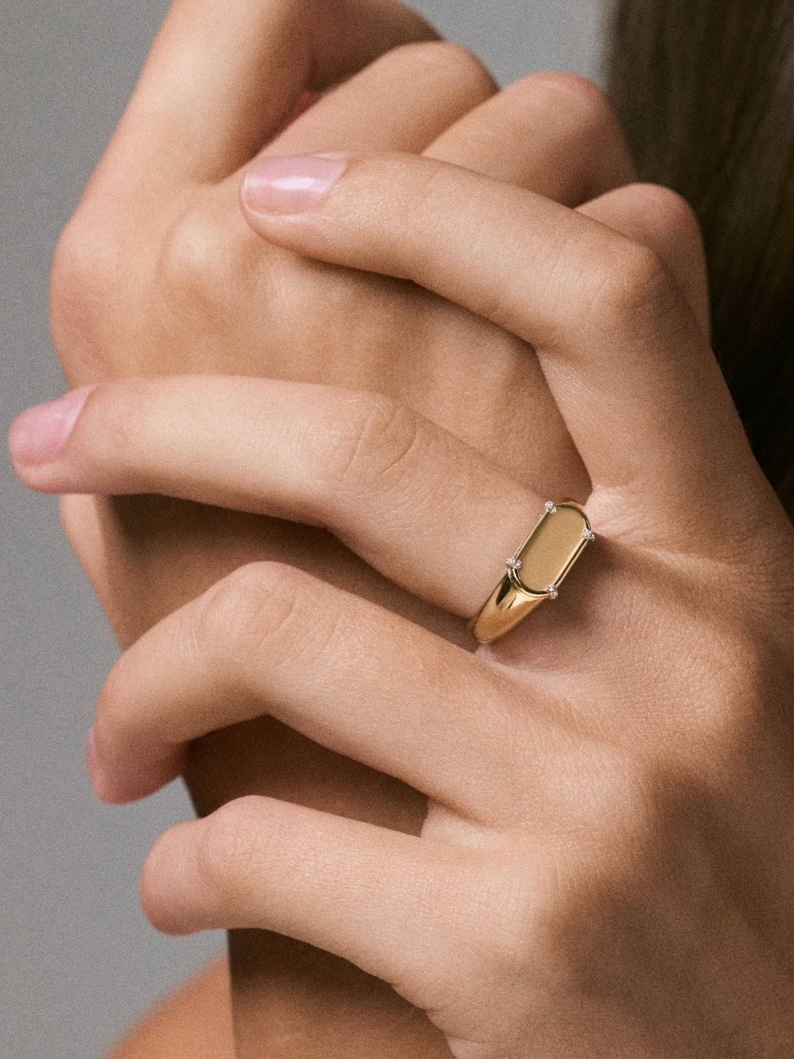Harlow Oval Signet Ring