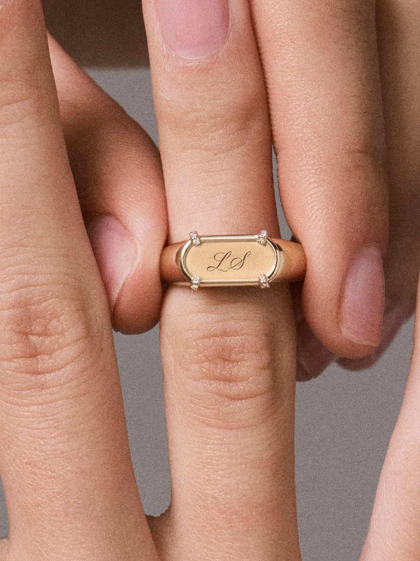 Harlow Oval Signet Ring