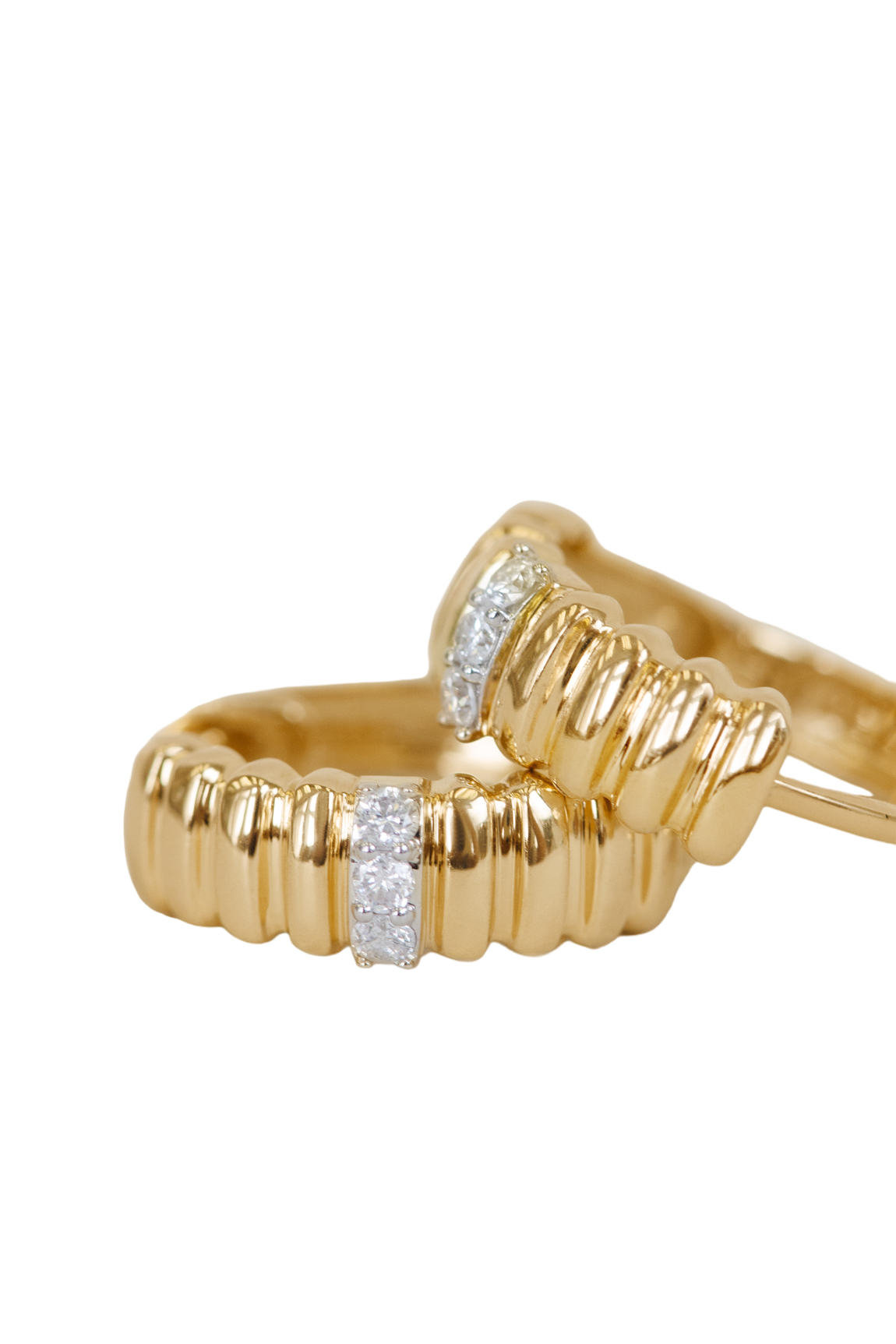 Solis ribbed three diamond hoop earrings