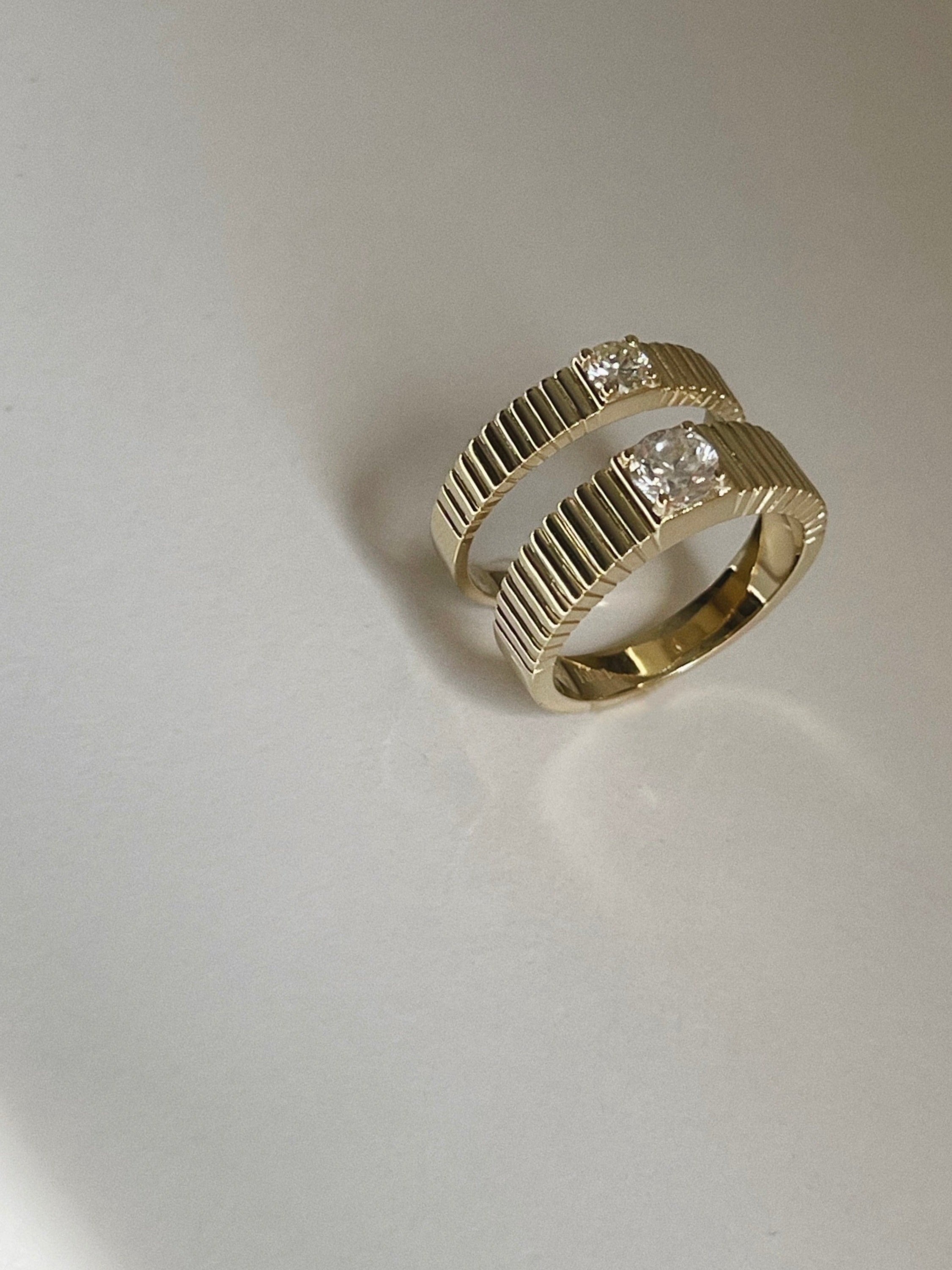 Petite Classic Solis Ribbed Ring Diamond