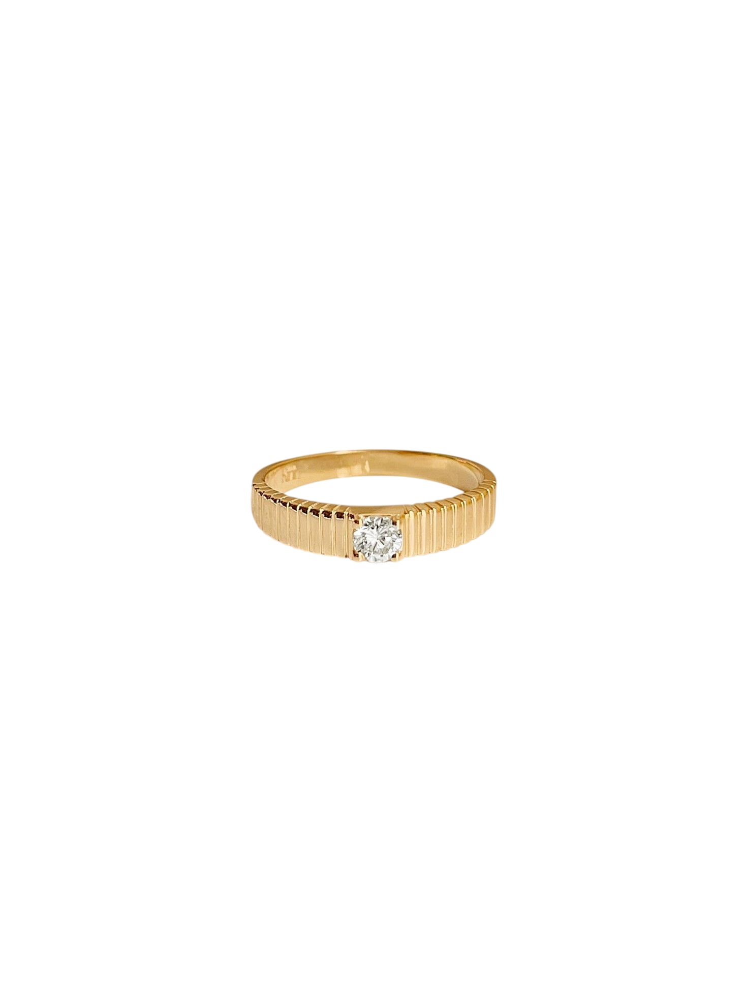 Petite Classic Solis Ribbed Ring Diamond