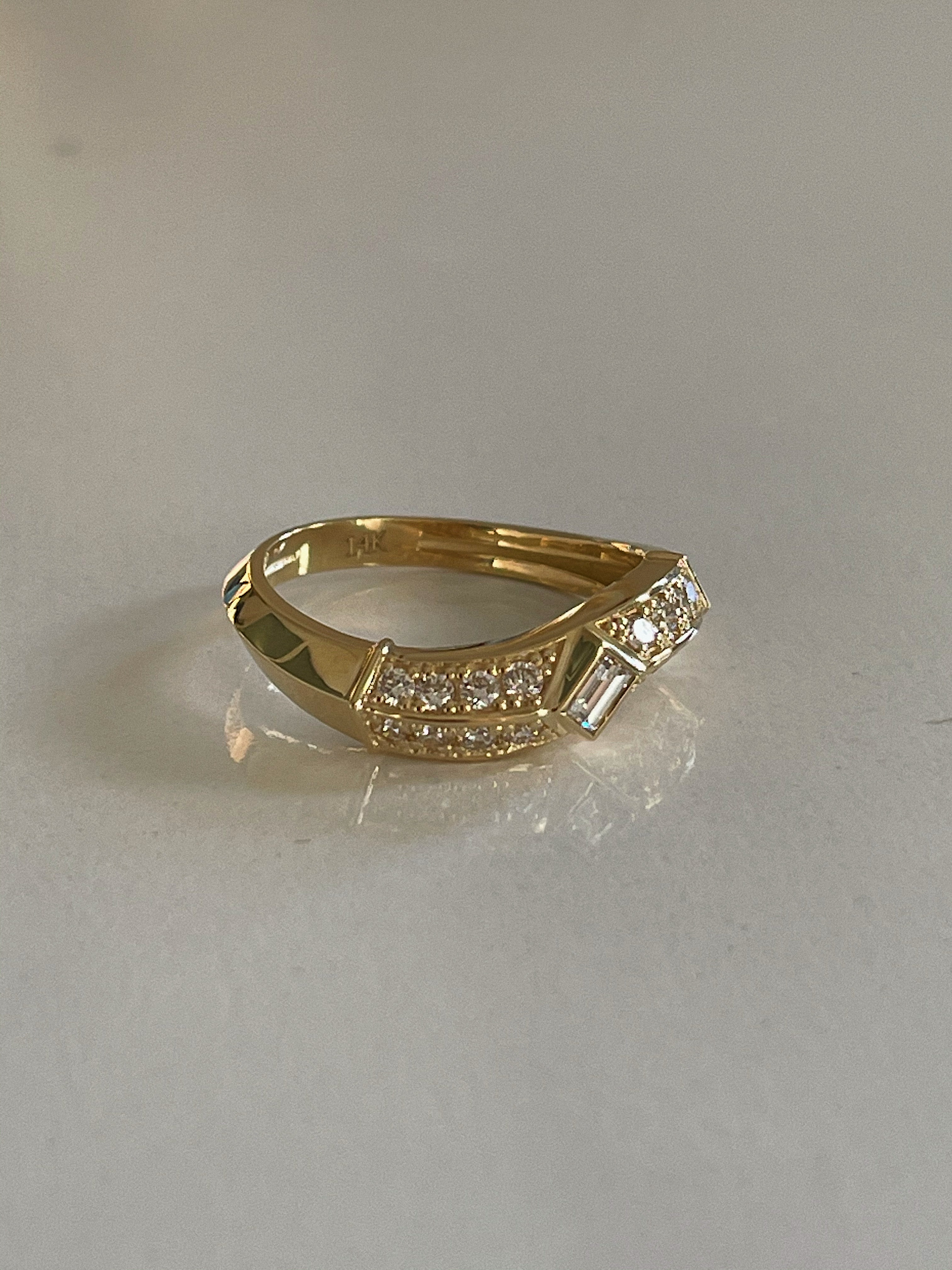 Franco curved ring diamond