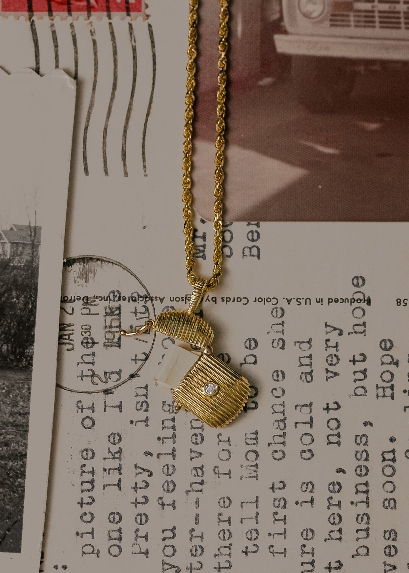 Relic Ribbed Locket Necklace Diamond