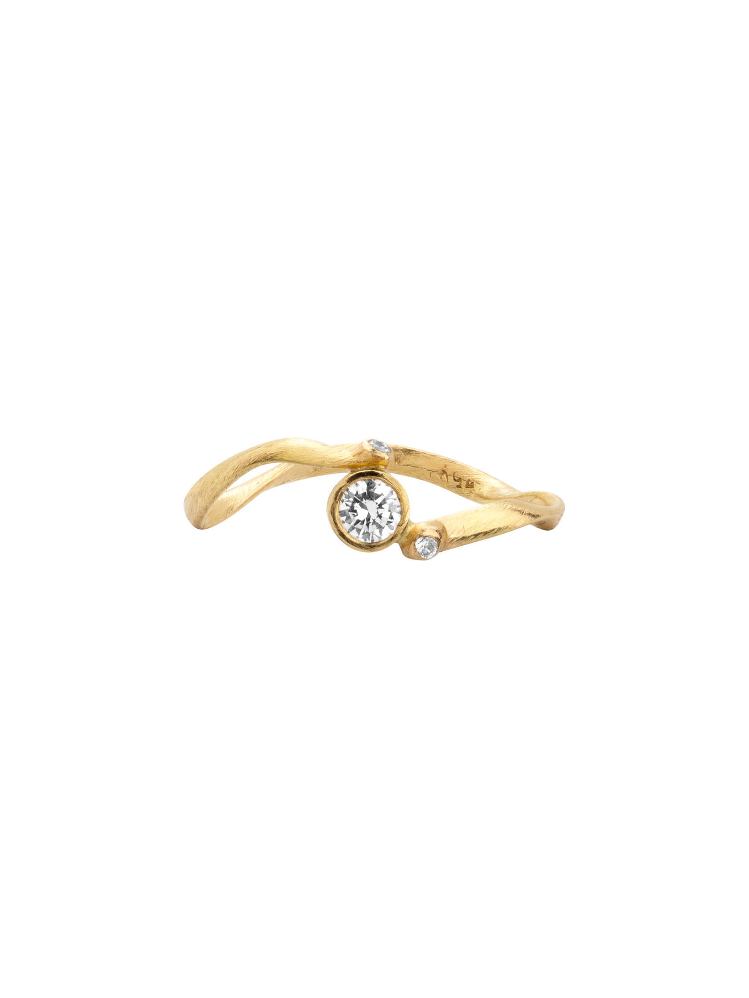 Flair ring with 3 diamonds