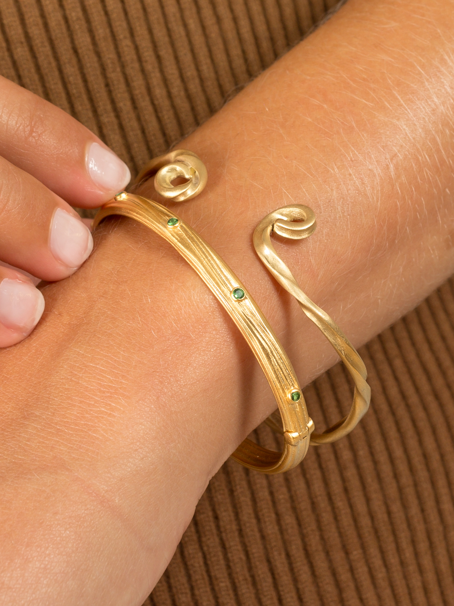 Mayor bracelet with emeralds