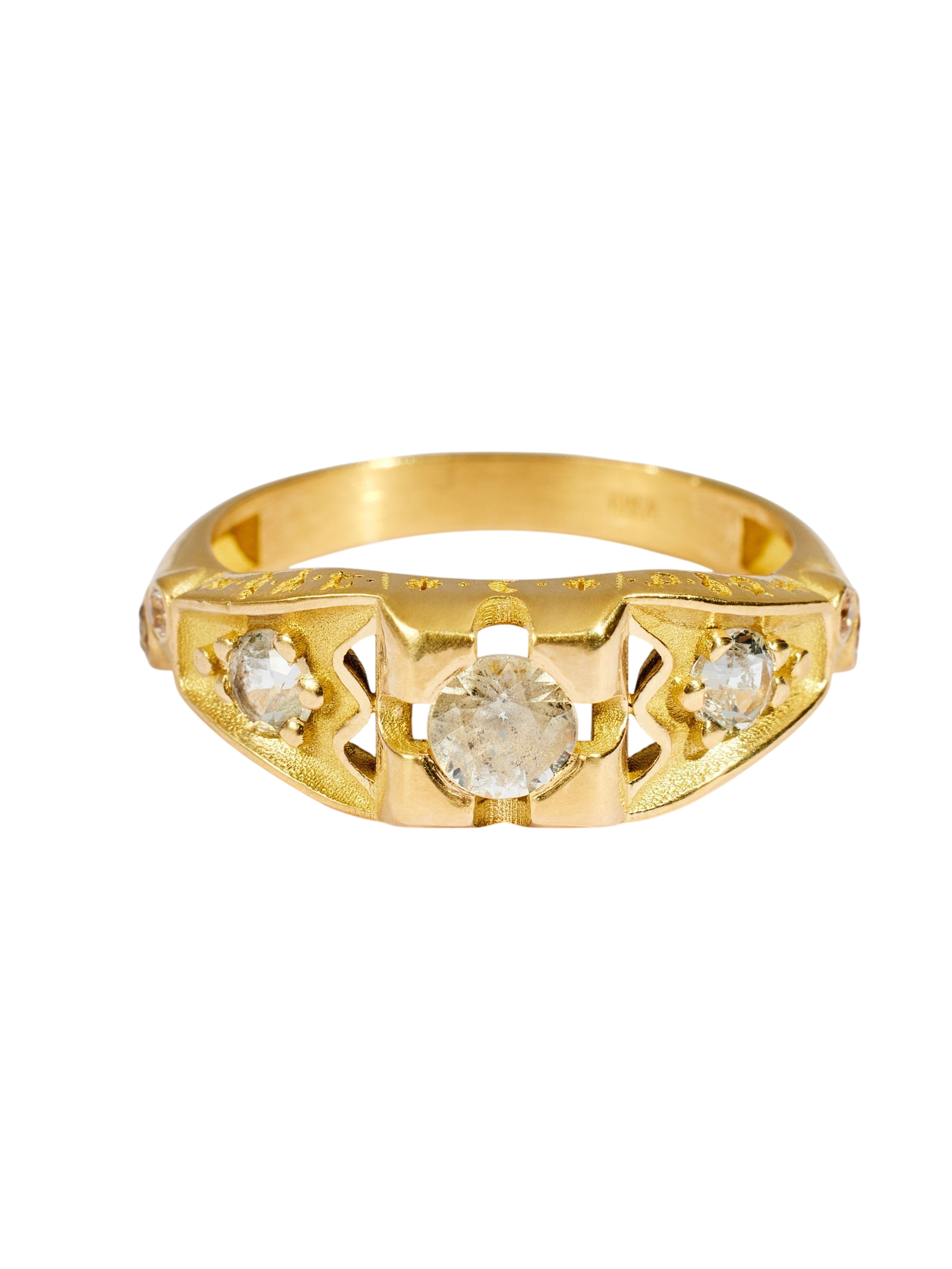 Magico ring in white sapphires