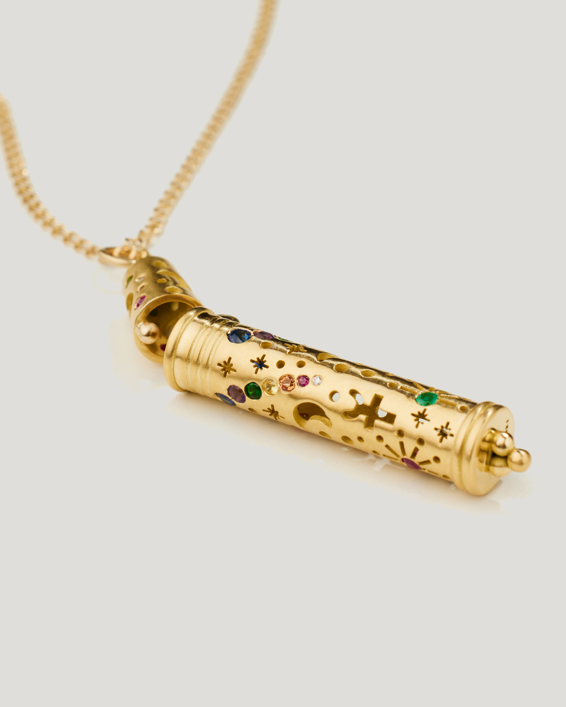 Locket of sa in colour