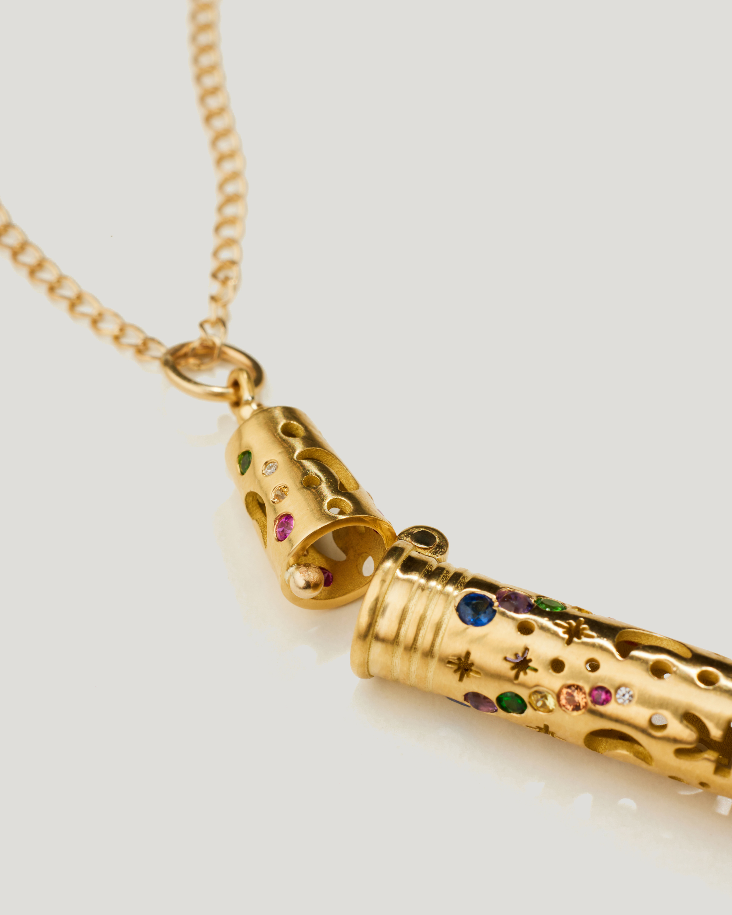 Locket of sa in colour