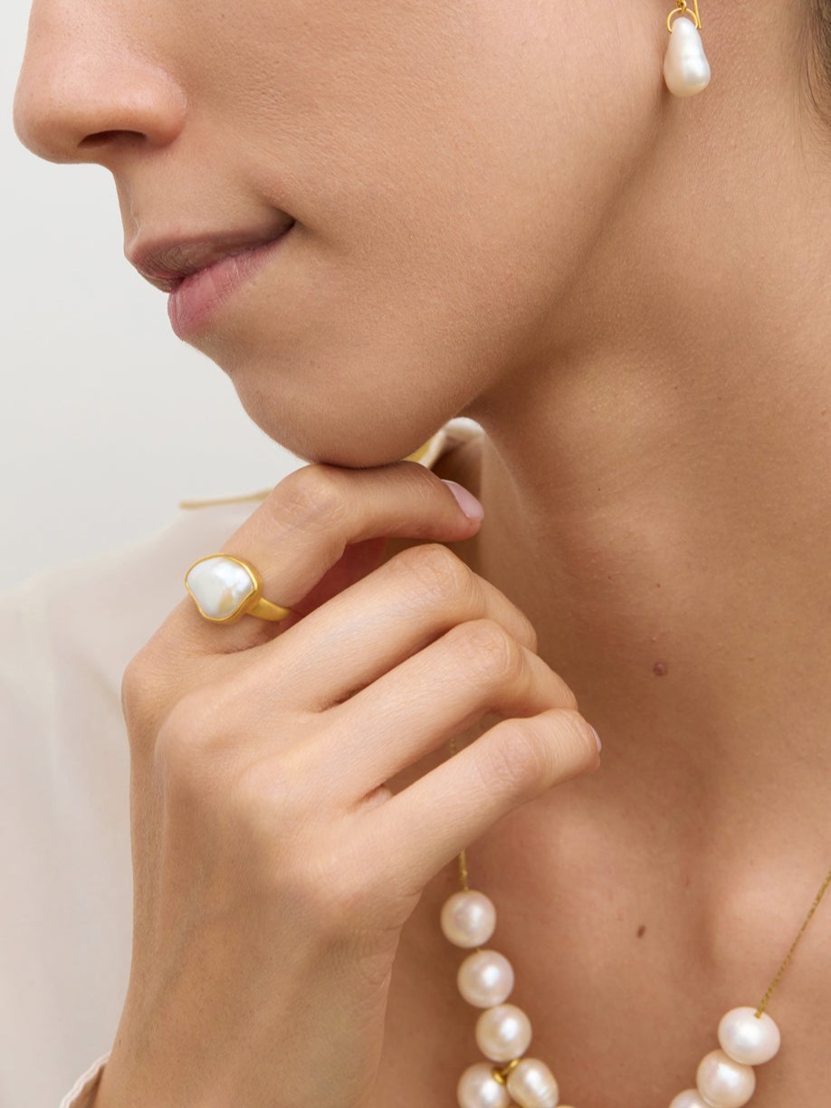 18kt Gold Aphrodite's White Pearl Greek Ring