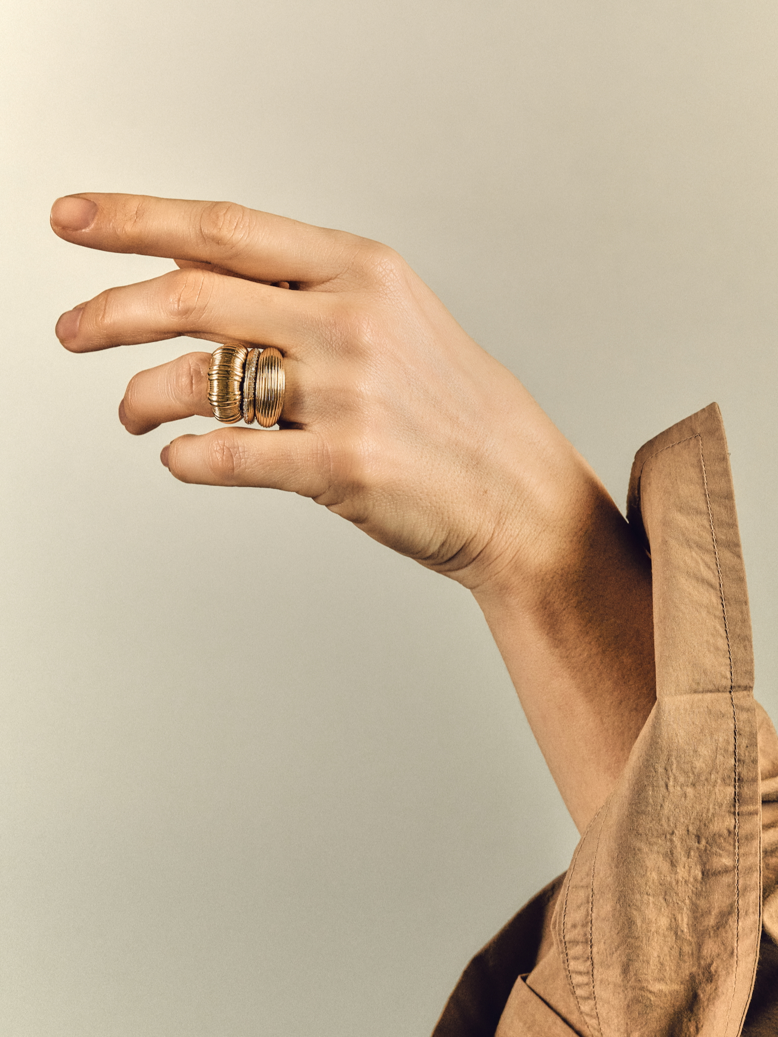 Chubby vertical textured ring