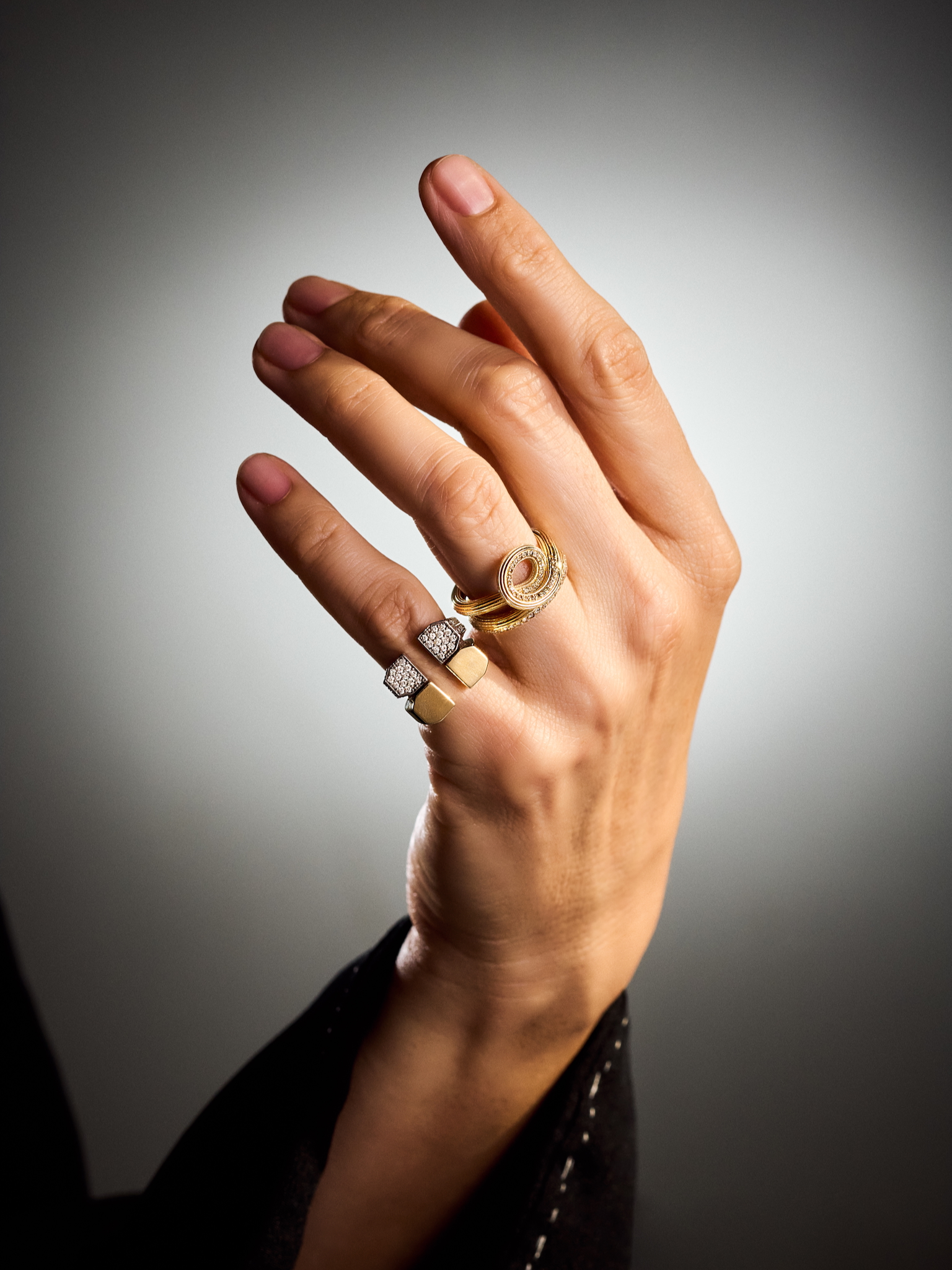 Wave cognac diamonds ring