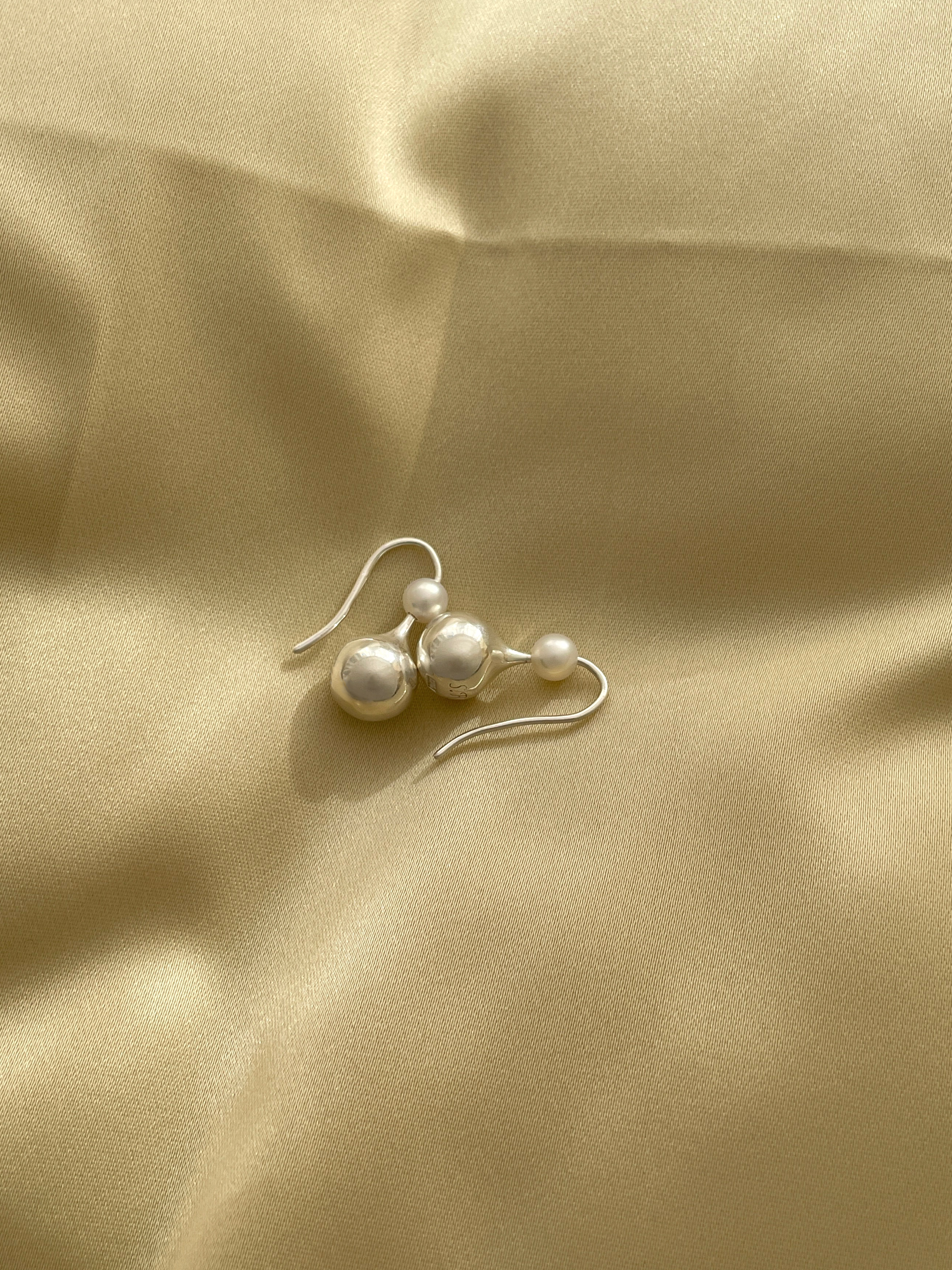 Sintra ball drop earrings in silver with freshwater pearl