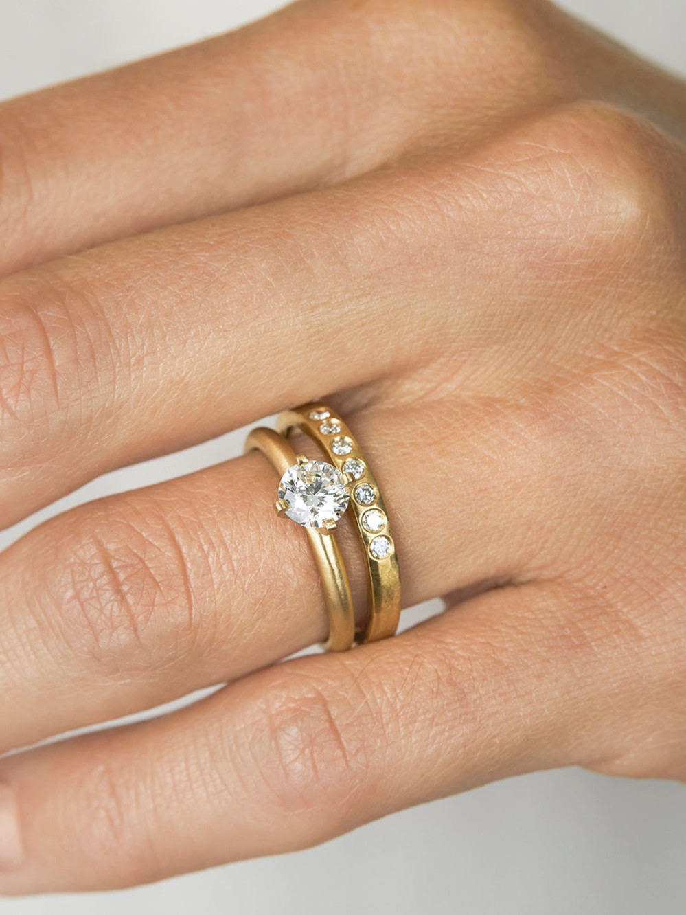 5.6mm White Diamond Noble Ring