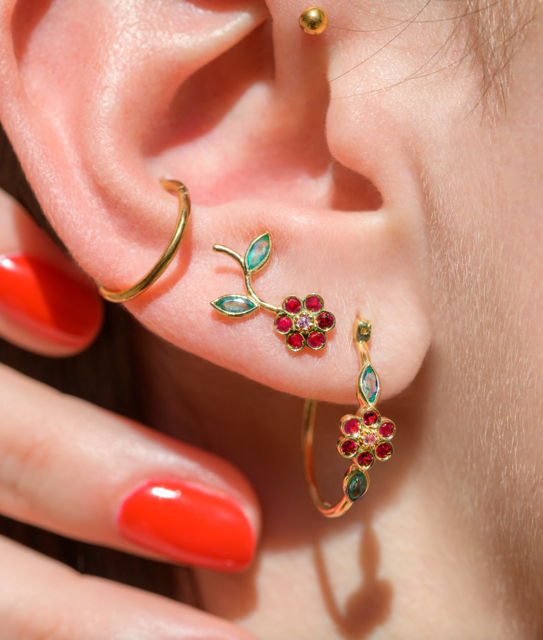 Miniflower ear jewel red