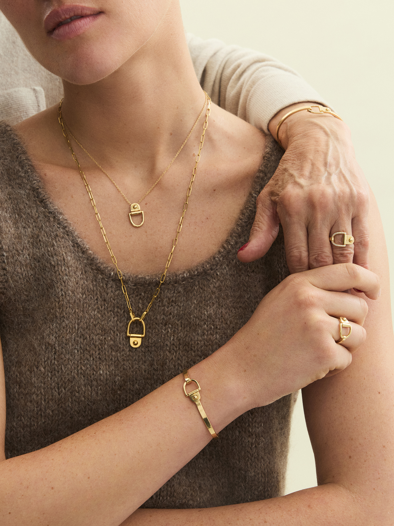 Bangle rivet mm 18k yellow gold