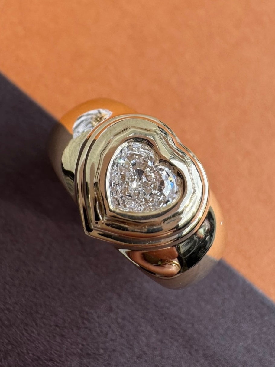 Mini Heart Eleven Ring