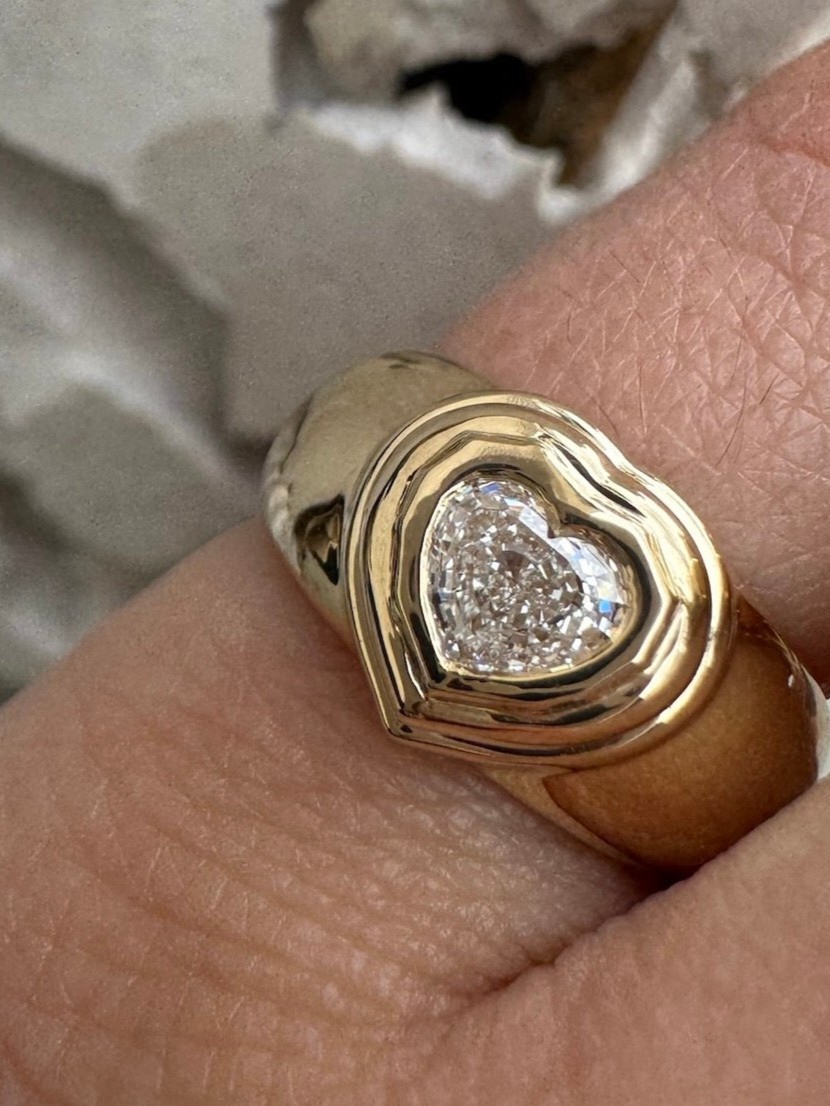Mini Heart Eleven Ring