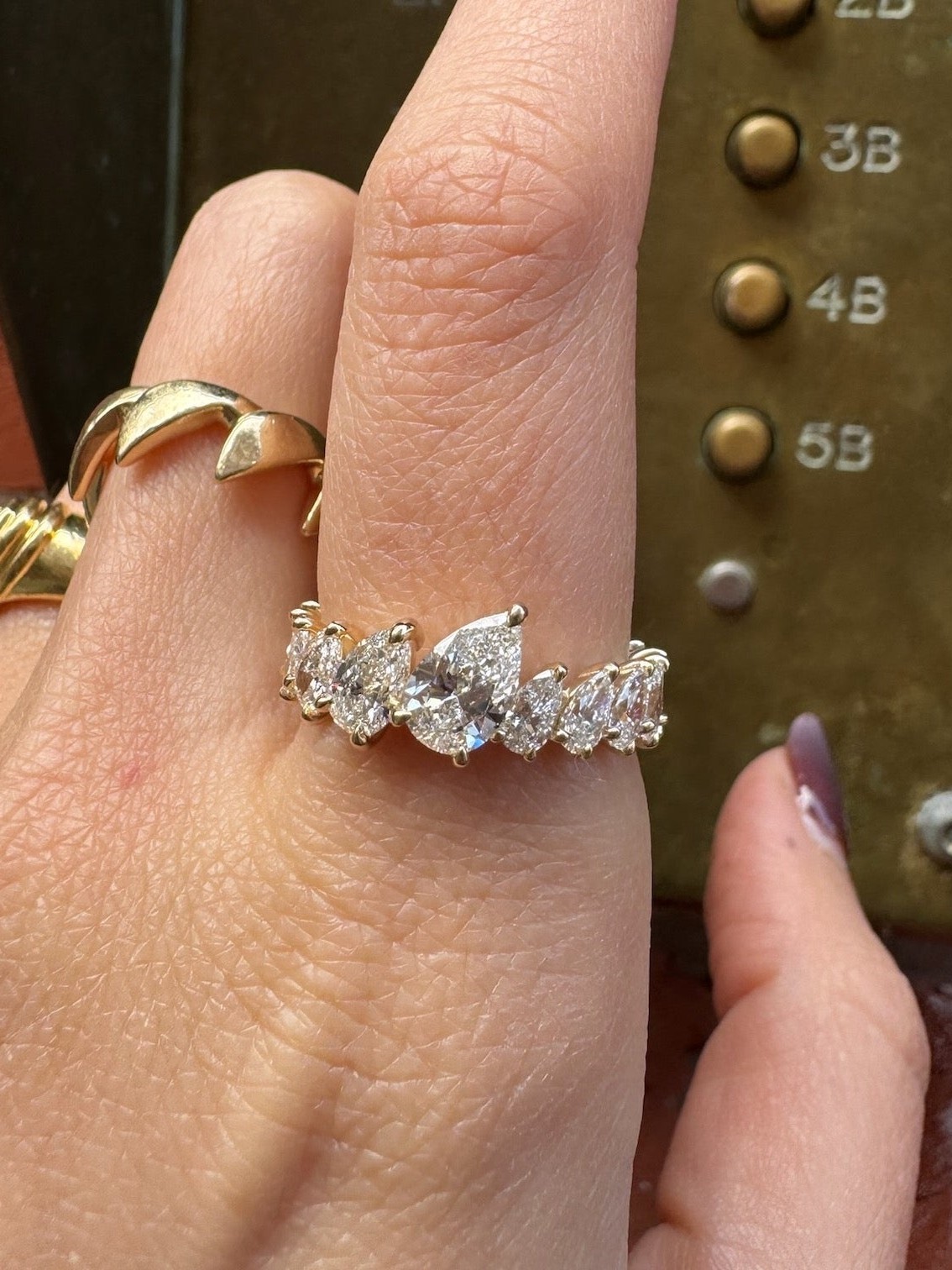 Bias Crescendo Ring