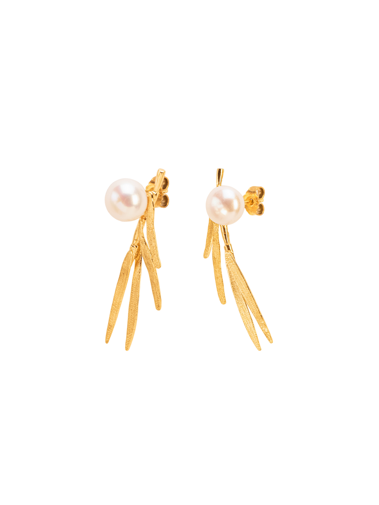 Stud earrings with leaves and pearl